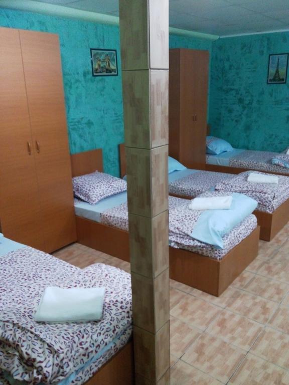 Oana Hostel *